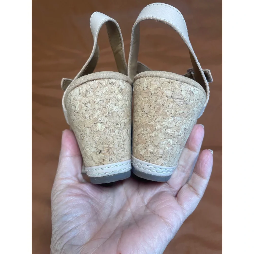 Clarks Cushion Soft Beige Snake Skin Embossed Cork Wedge Sandals Womens Size 6 M